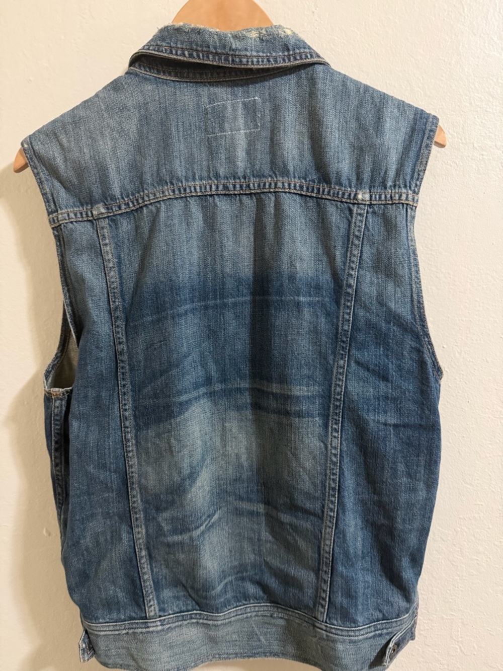 Rag & Bone Tailored Workwear Denim Vest
Distressed size small - Picture 5 of 8
